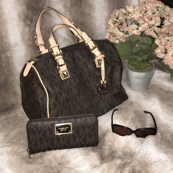 Michael Kors Handbags - Michael Kors set